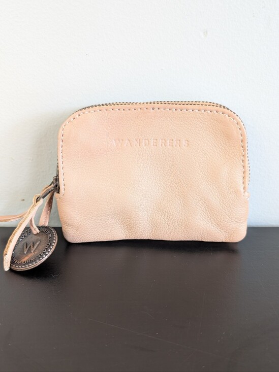 Wanderers Travel Co Handbags - The Wanderers Travel Co. Zippered Leather Wallet, Pale Pink / Tan